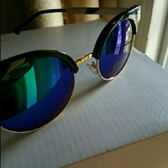 🎀Unisex Medusa Frames. - Picture 2 of 2